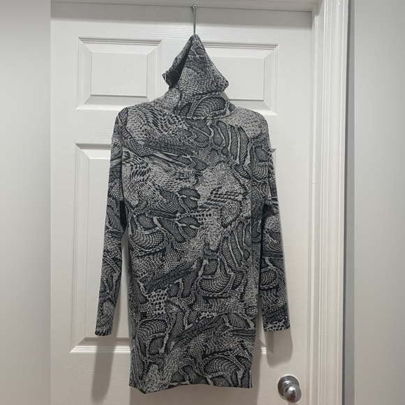 White House Black Market snakeskin print long sleeve high zip neck tunic. - Picture 2 of 8